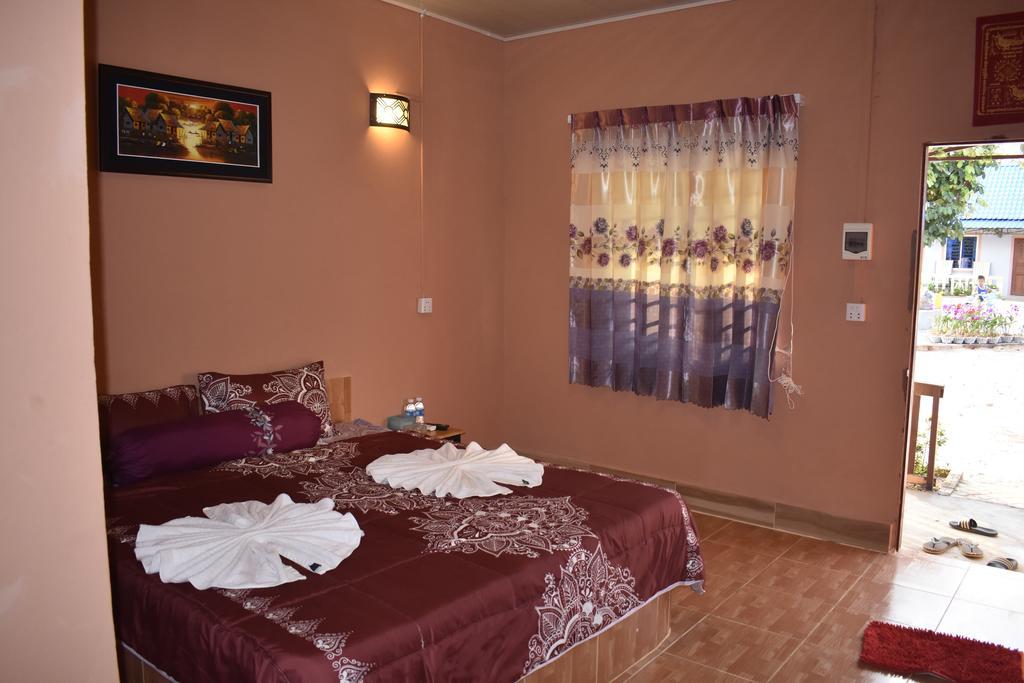 Bungalows Chumnor Otres 168 Сиануквиль Экстерьер фото